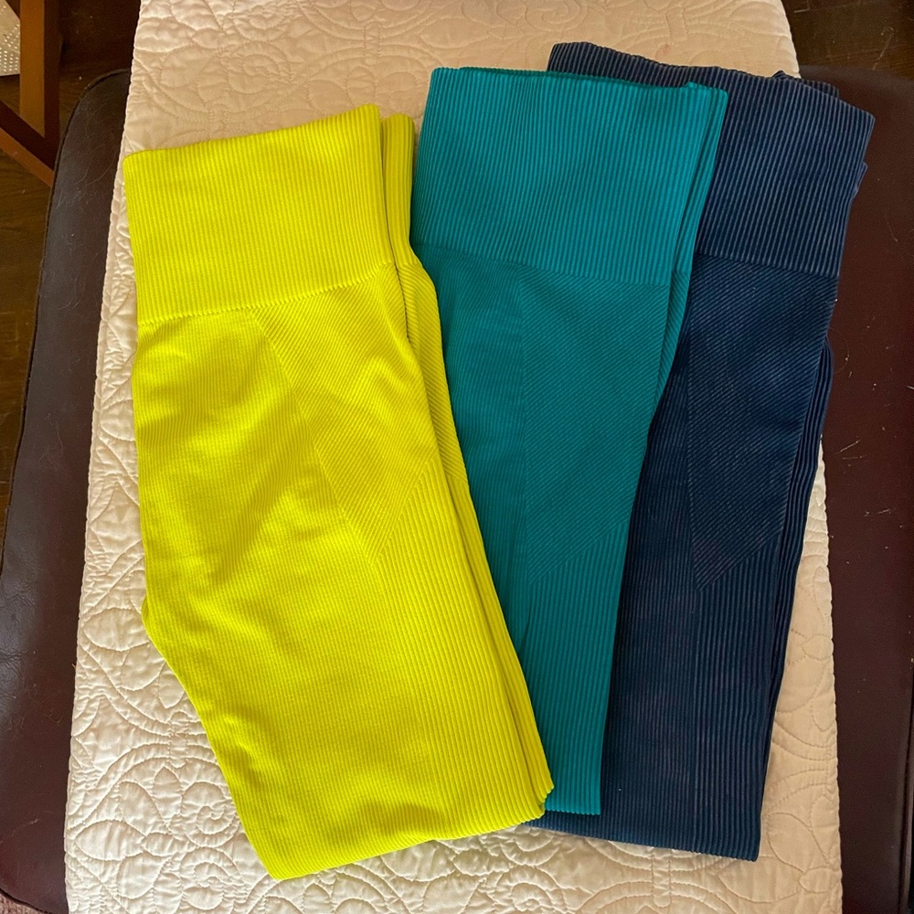 Target’s JoyLab Ribbed Leggings Bundle- M